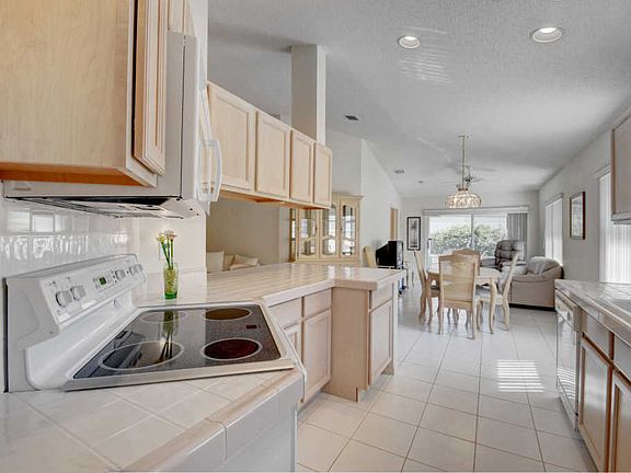 5th image of 5509 Grande Palm Cir