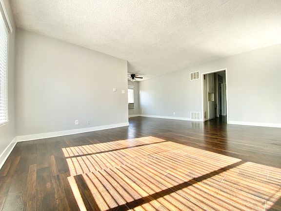 3rd image of 7731 Romaine St #10