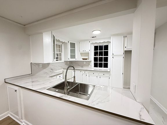 3rd image of 3939 Camellia Dr