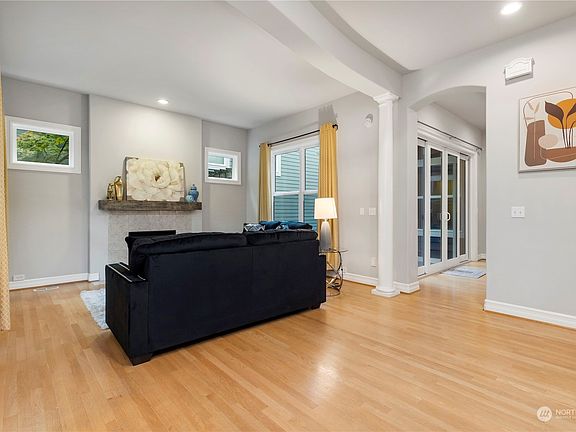 5th image of 2469 30th Avenue NE