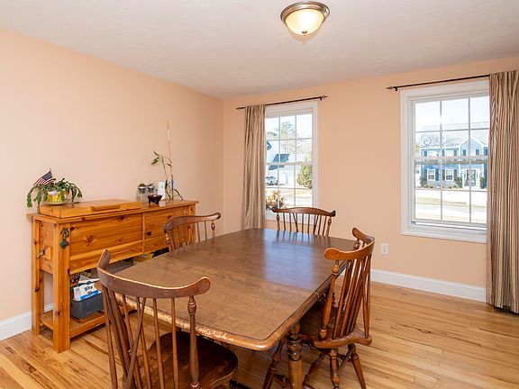 4th image of 42 Arbor Ridge