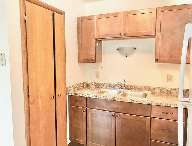 2nd image of 835 10th Ave N #21