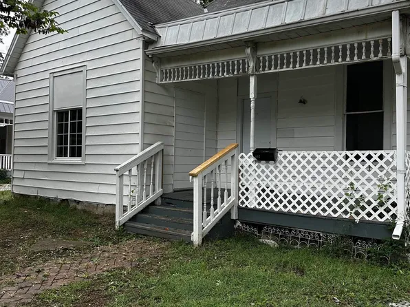 607 E Franklin St, Clinton, MO 64735