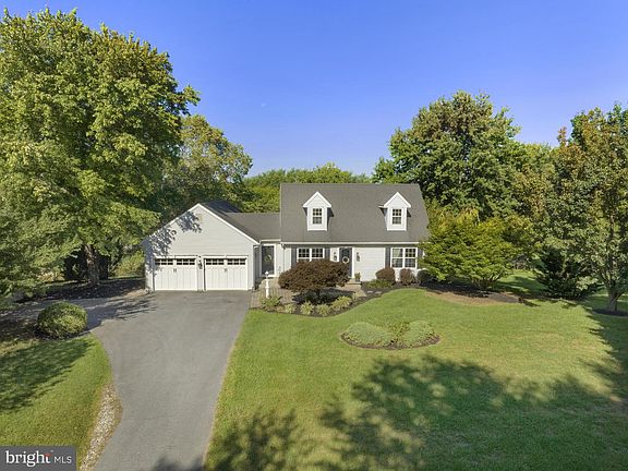 2nd image of 1410 Hallowell Ln