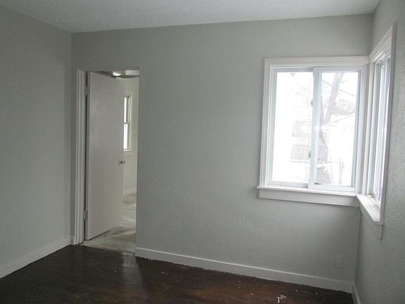 2nd image of 1807 Bay St