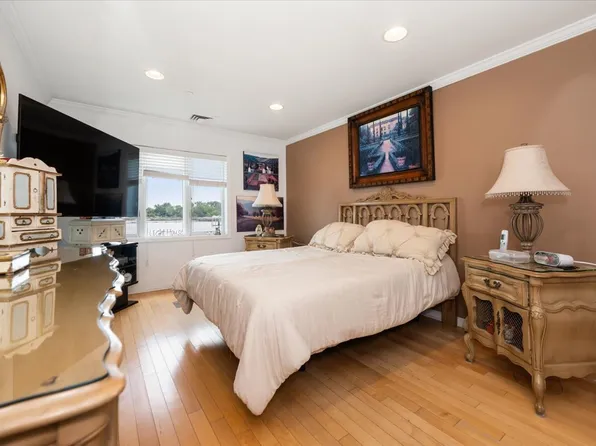 600 Clarence Avenue image 14 of 37