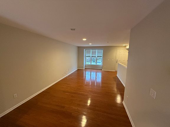 4th image of 27911 Hopkins Dr