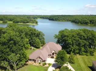 1804 W Shore Dr, Macon, MO 63552