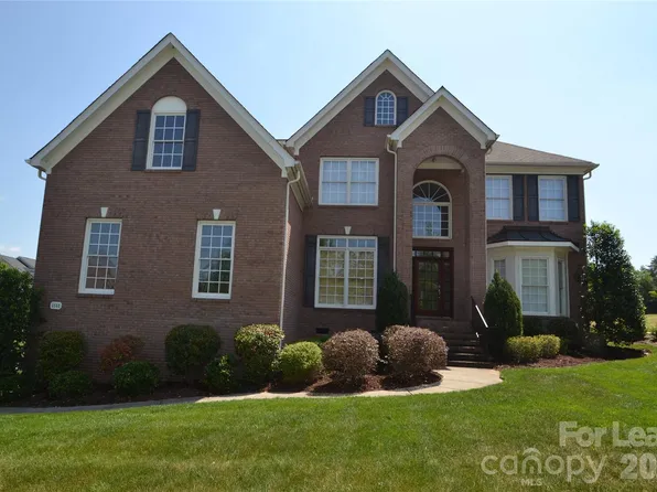 1144 Woodhall Dr, Huntersville, NC 28078