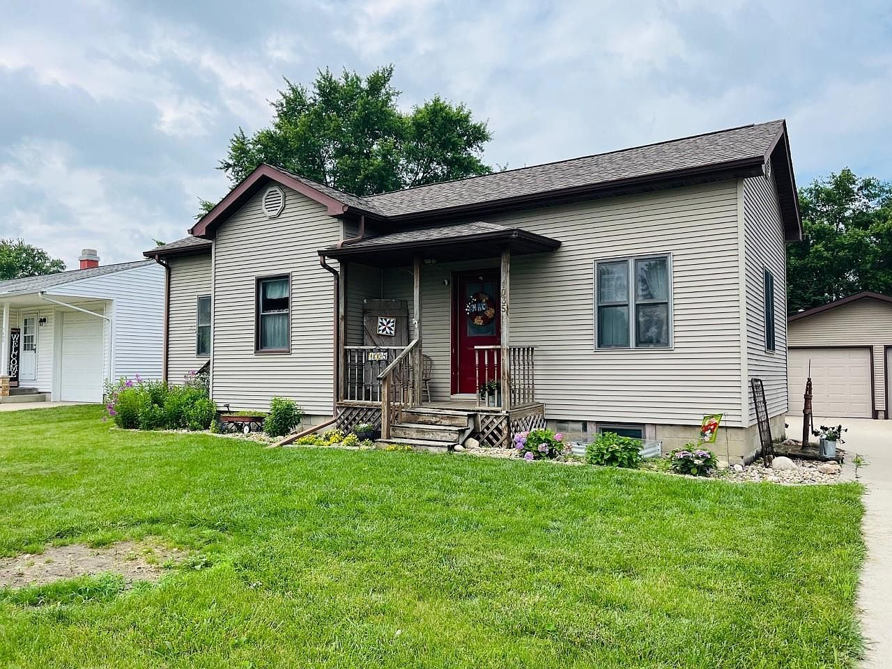 1035 Stevens St, Jesup, IA 50648 Zillow