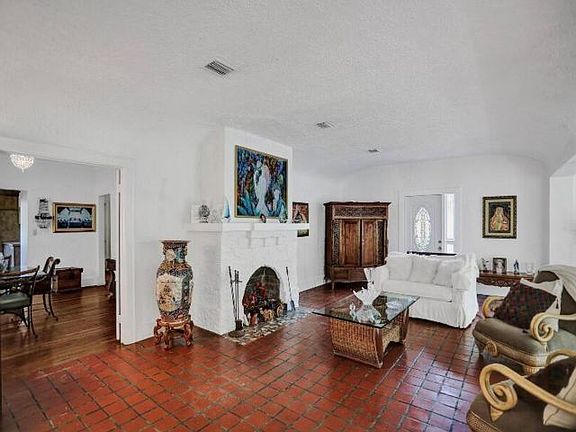 2nd image of 1107 Alhambra Cir