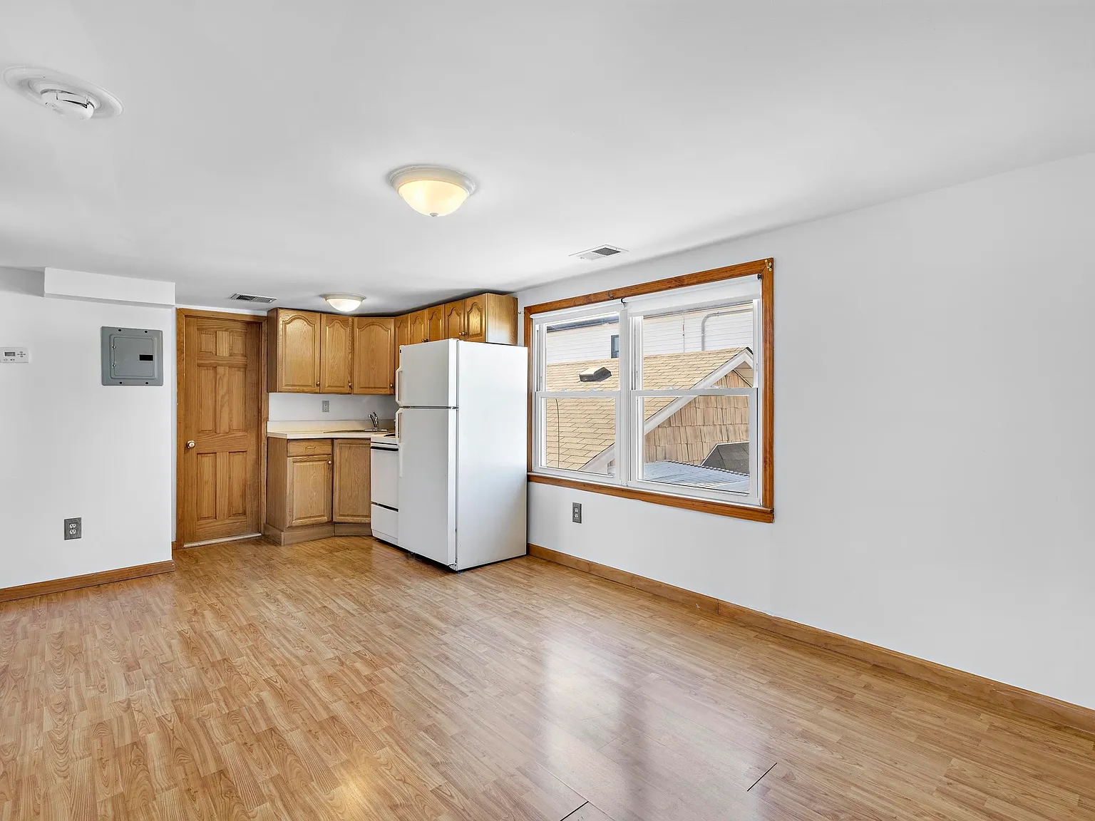2 bed, 1.0 bath, 800 sqft, $2,600 — Photo 2