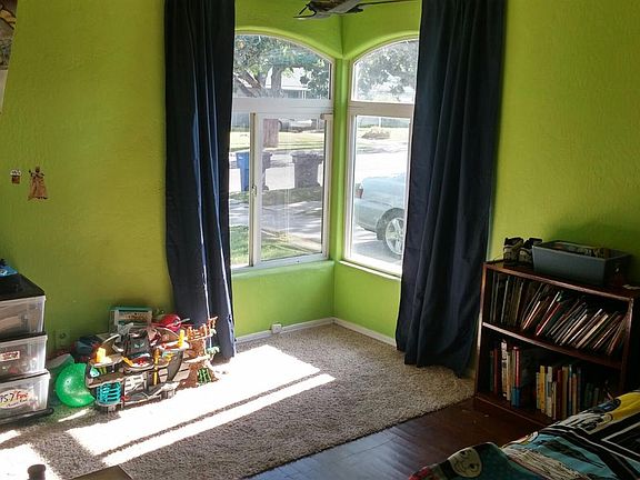 4th image of 204 W Robinson Ave