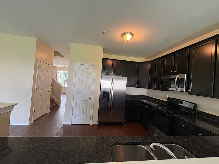 948 King Way — Photo 11