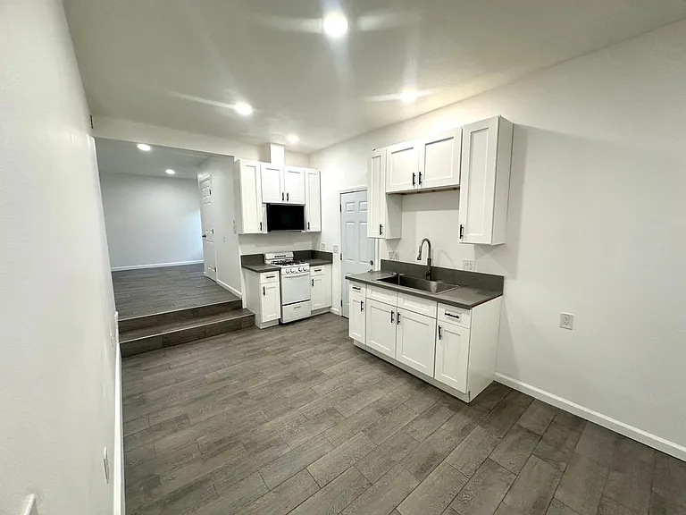 908 N Orange St #B — Photo 5