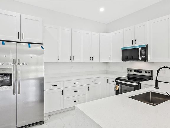 5th image of 521/523 Lillon Ave S