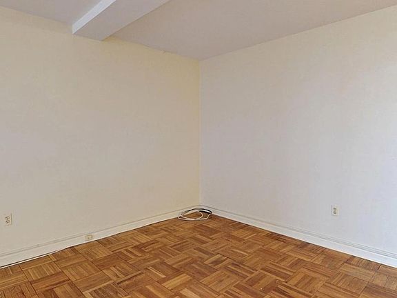 5th image of 11820 Edgewater Dr APT 616