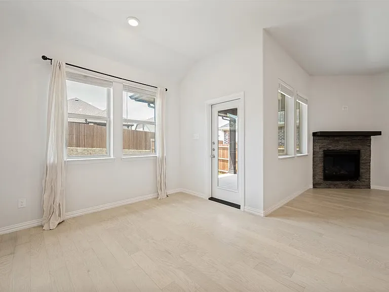 3437 Loftwood Ln — Photo 3