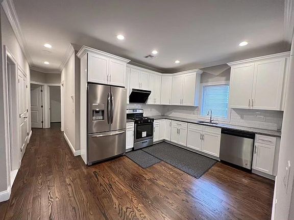 4th image of 285 Ross Ave