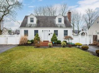 20 Saint Joseph Ave, Ronkonkoma, NY 11779