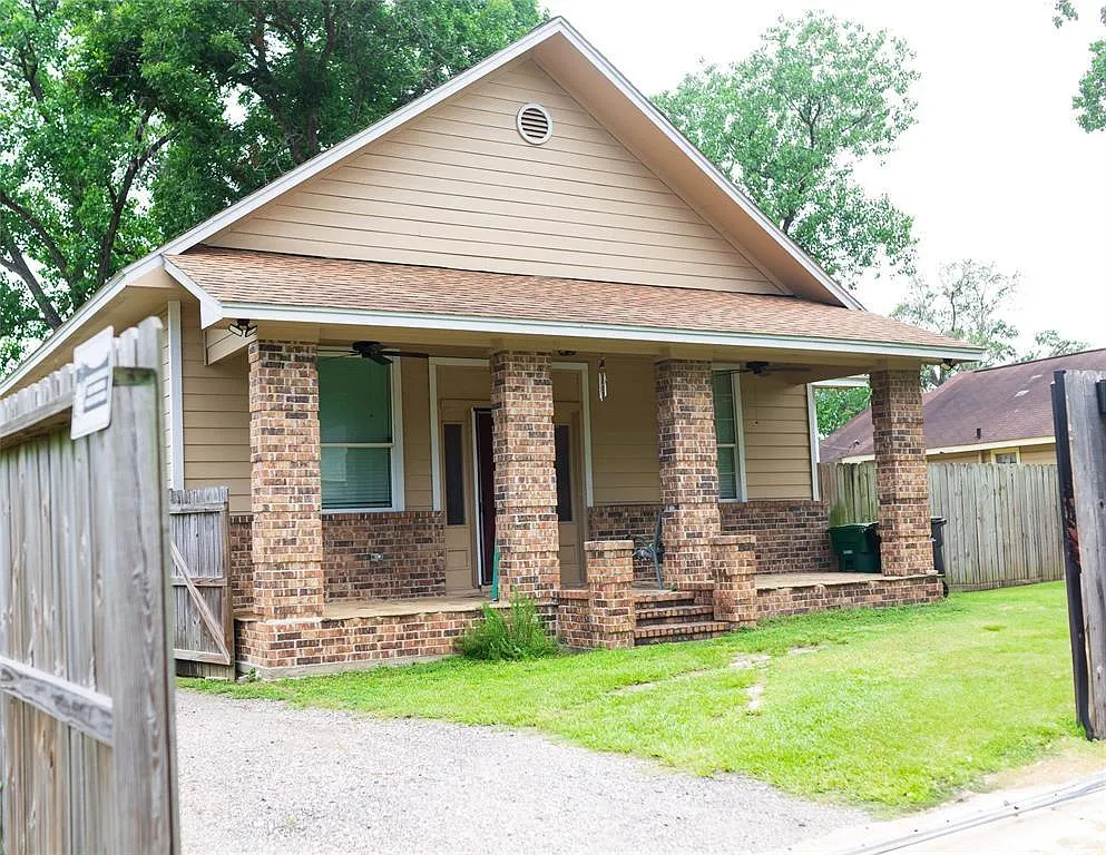 3 bed, 2.0 bath, 1698 sqft, $1,800 — Photo 1