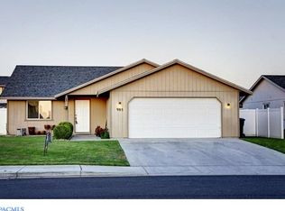 985 Capstone Ave, Othello, WA 99344