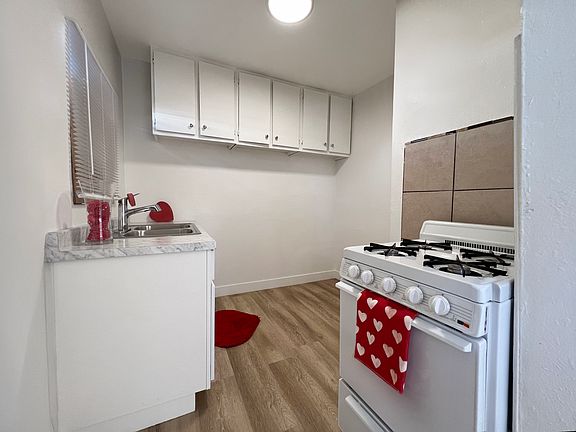 3rd image of 1432 Gaviota Ave APT 1