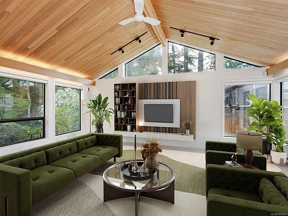 4th image of 2574 Arbutus Rd