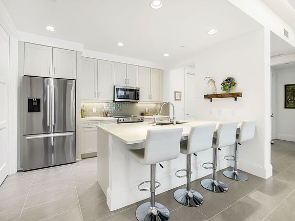 5th image of 1035 3rd Ave S Unit 215