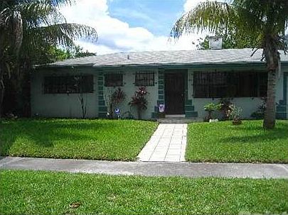2nd image of 40 NW 193rd St