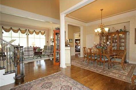 3rd image of 2404 NE Lake Breeze Dr