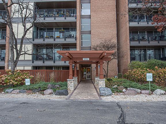 4th image of 5950 Oakwood Dr APT 2L