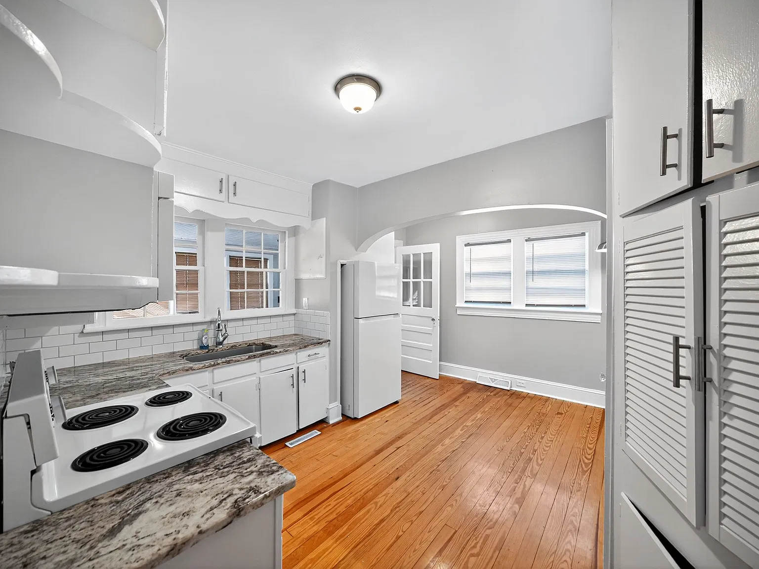 2 bed, 962 sqft, $1,300 — Photo 3