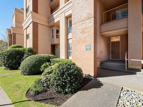 2nd image of 75 Songhees Rd #104