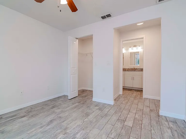 6235 S Adelia Ave — Photo 16