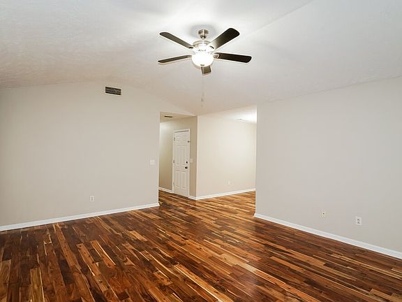 4th image of 452 Cedar Park Cir