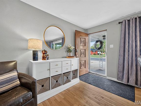 3rd image of 1505 Paradise Dr