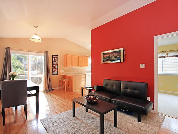 3rd image of 979 Sagewood Ct