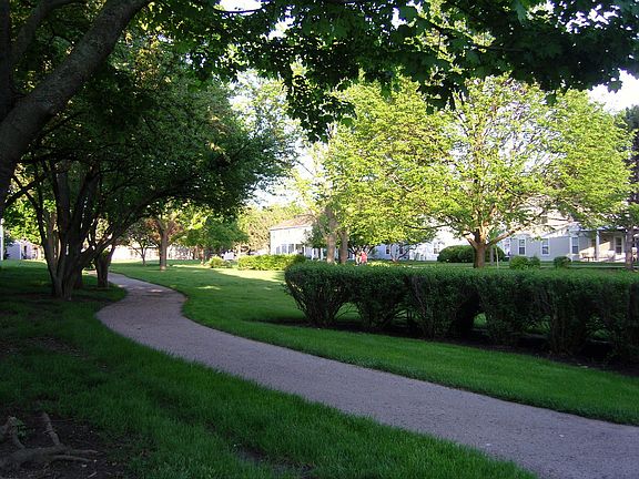 5th image of 1257 Ballantrae Pl APT A