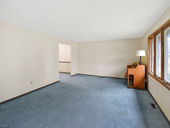 4th image of 665 University Ave