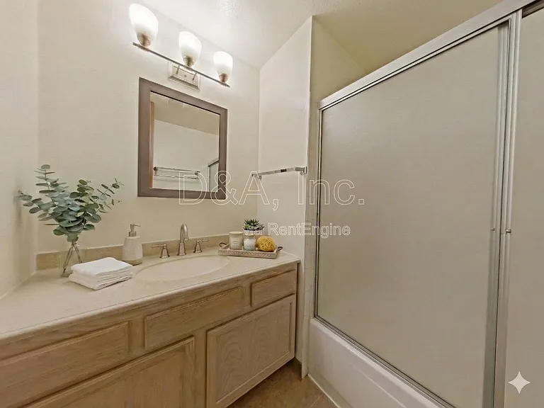 136 NE Conifer Blvd #3 — Photo 10