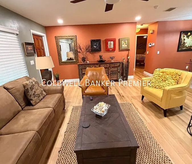 1007 Conrad Dr — Photo 2