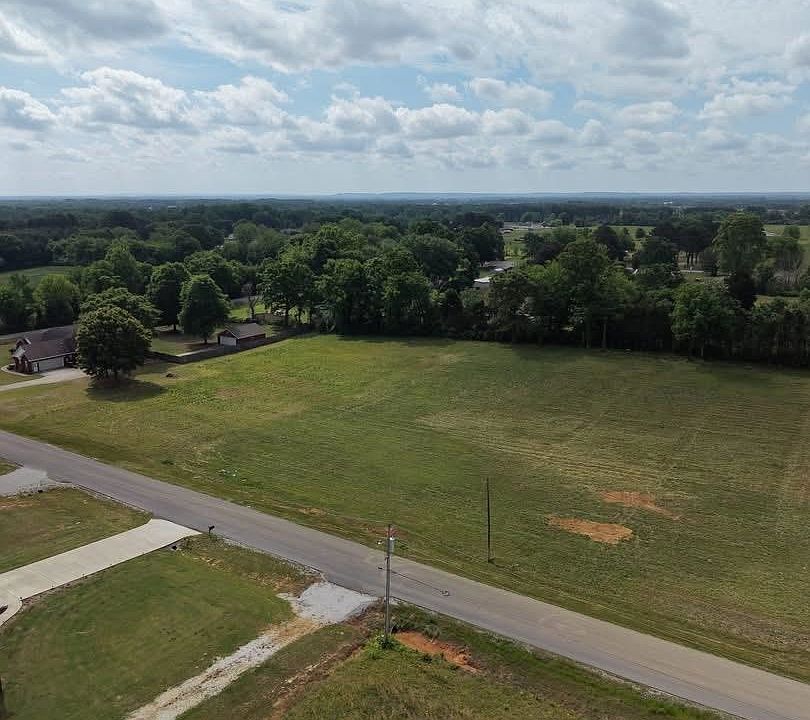 1st image of 220 Mill Creek Ct