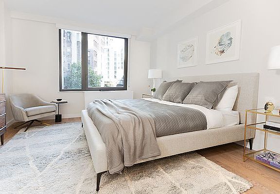 5th image of 445 W 35th St APT 7N