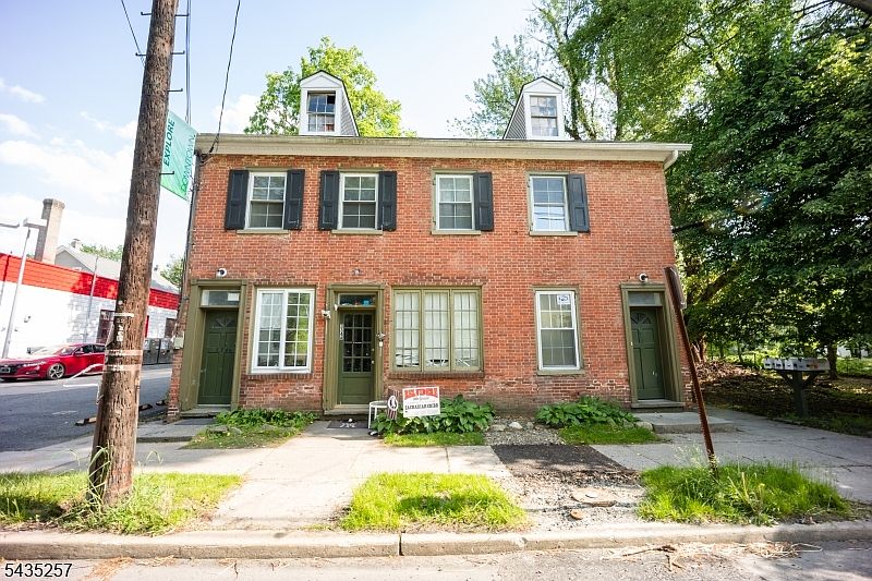 1st image of 332 Water St
