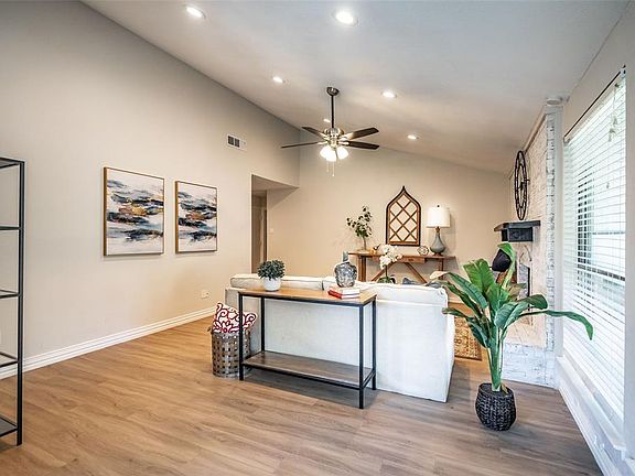 4th image of 2531 Avenida Cir