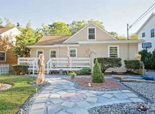 96 Narrows Rd, Bristol, RI 02809