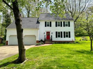 1 Woodridge Ct, Huntington, WV 25705