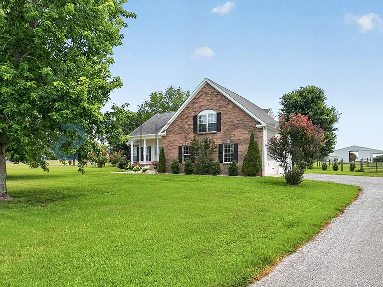 720 Rock Springs Rd — Photo 3