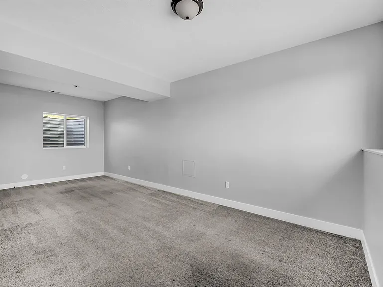 1133 E 3150 N — Photo 15